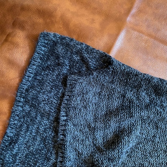 Mossimo Sweater | V-Neck | Grey | S | Longer in Back - Picture 3 of 6